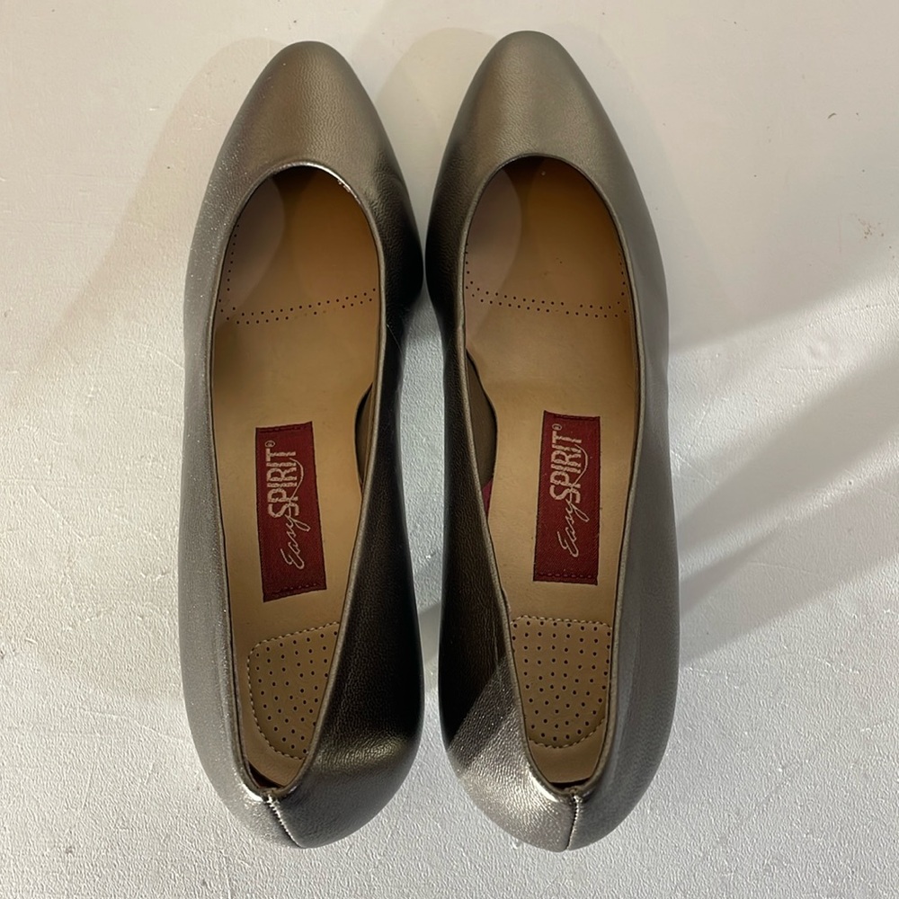 Easy Spirit NWOB 7AA 2 1/4” Tawny Brown Heel Pump Closed Toe Leather Upper